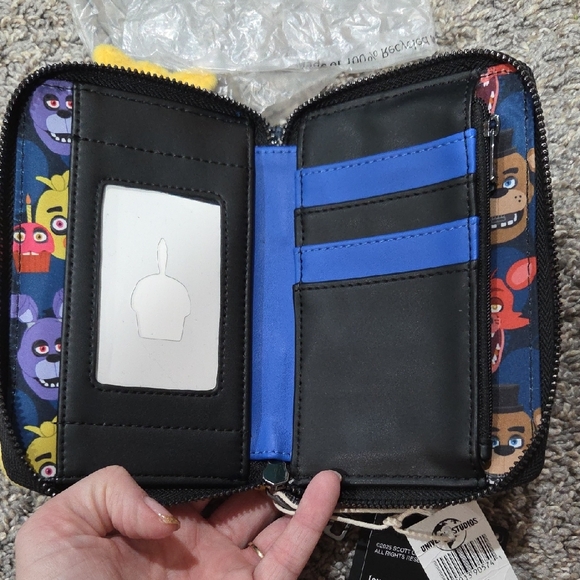 Universal Studios Halloween Horror Five Nights At Freddys Chica Loungefly Wallet - Picture 4 of 5